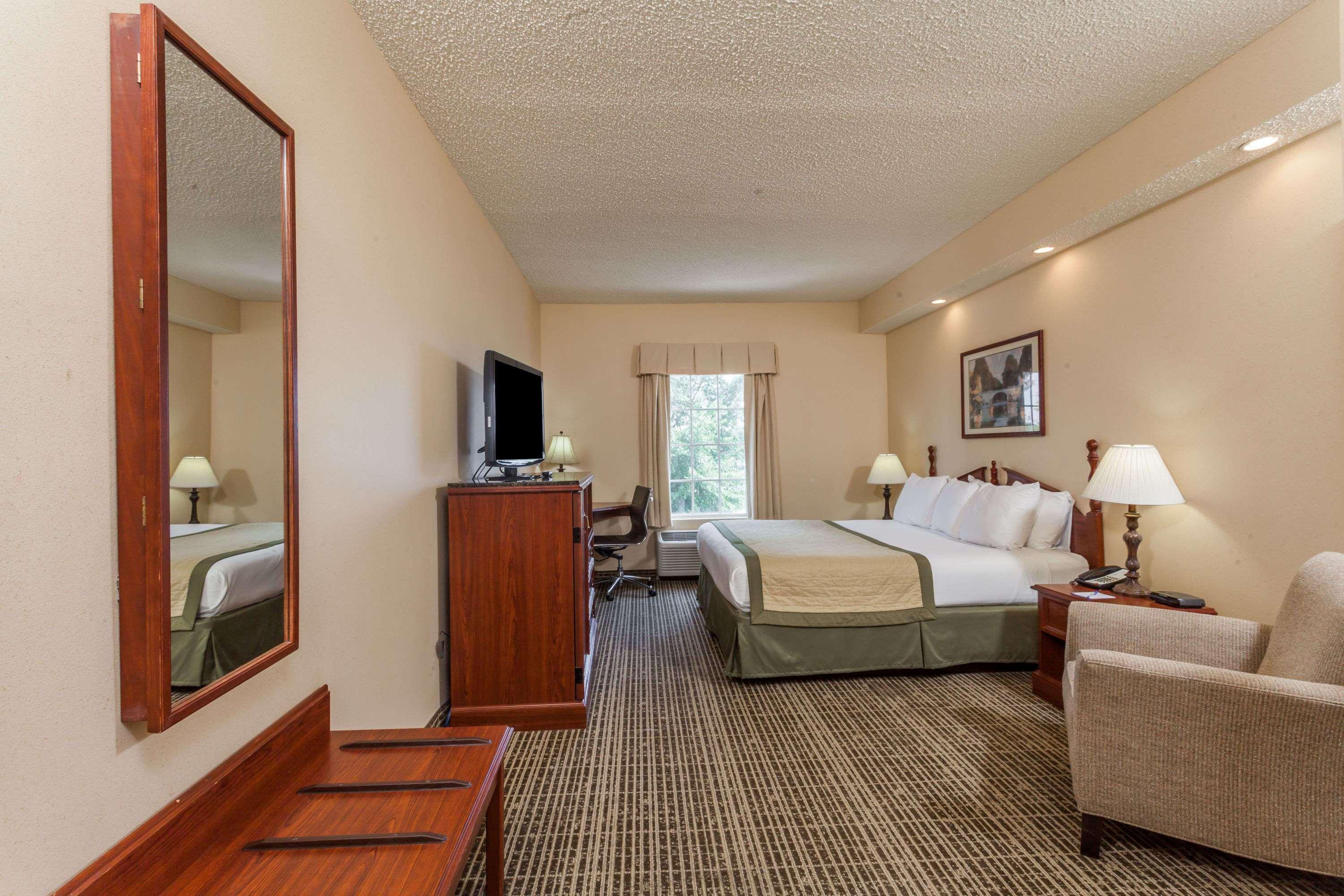 Baymont By Wyndham Columbia Maury Hotel Екстериор снимка