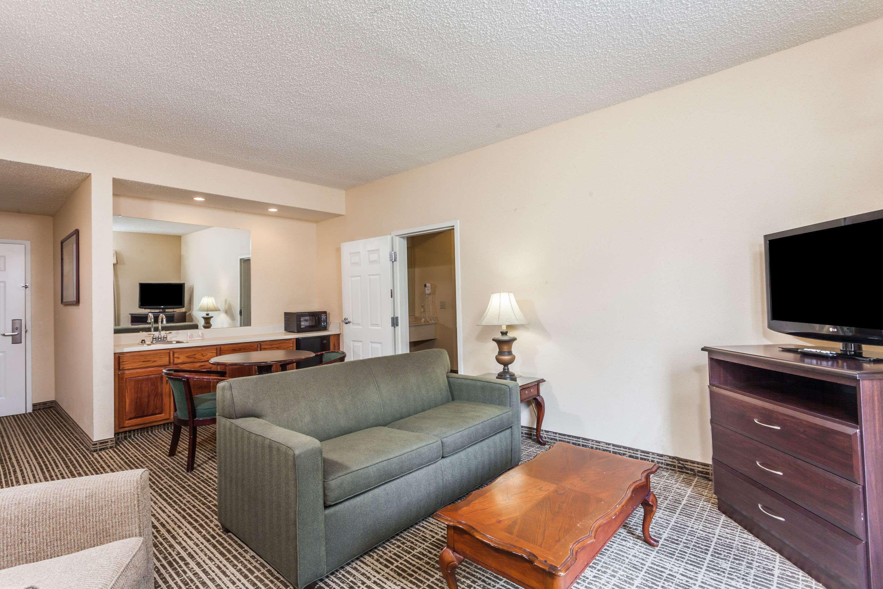 Baymont By Wyndham Columbia Maury Hotel Екстериор снимка