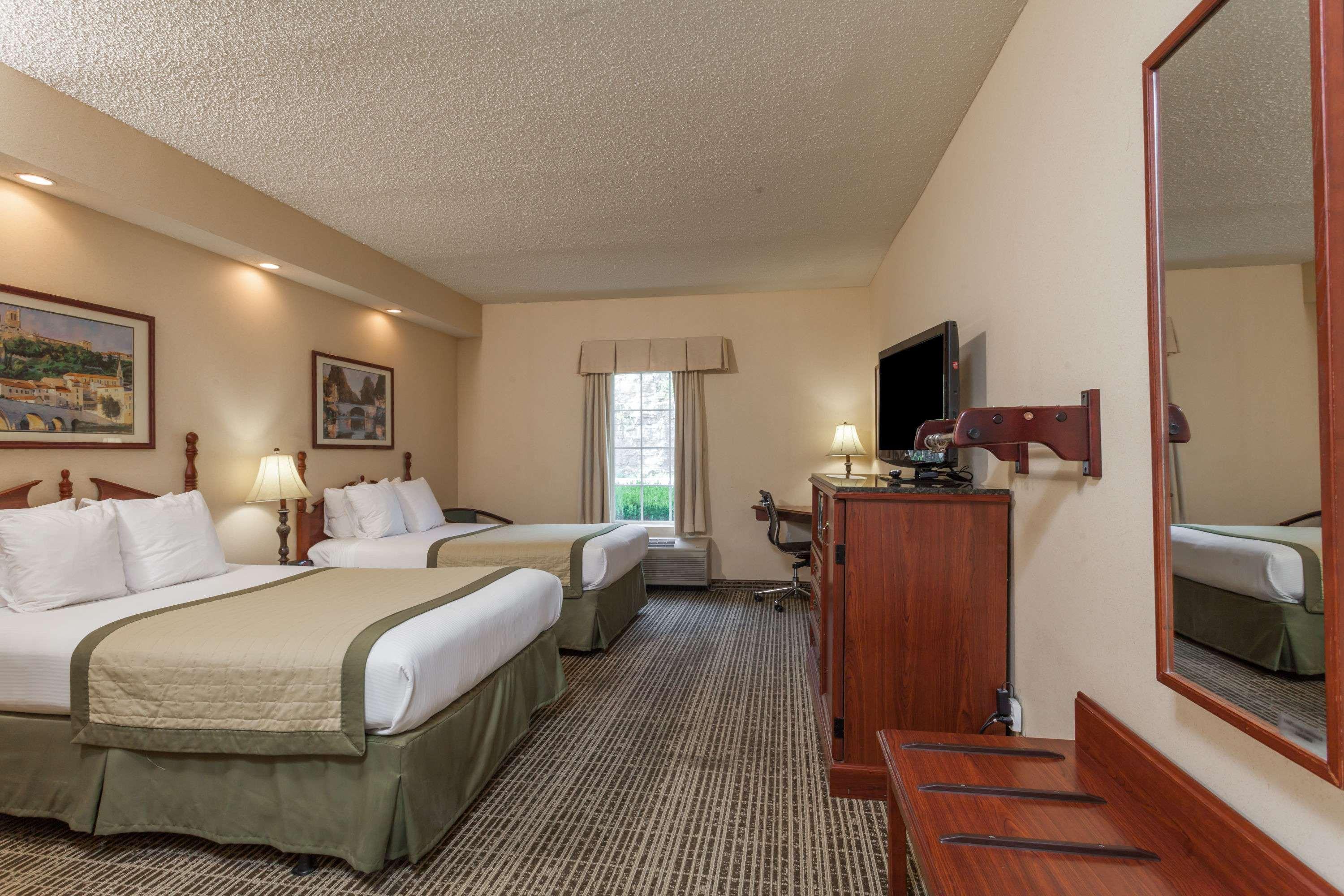 Baymont By Wyndham Columbia Maury Hotel Екстериор снимка