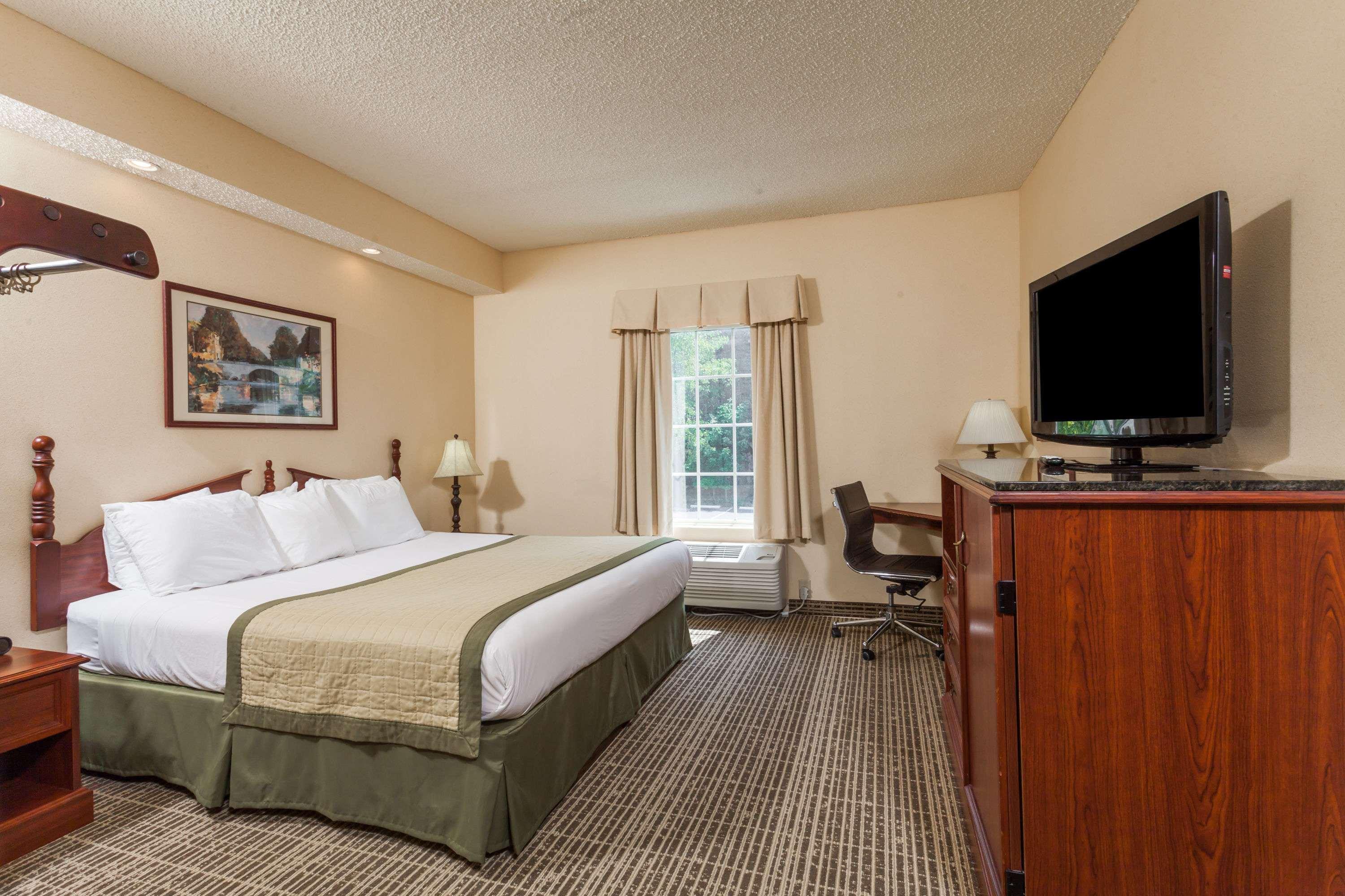 Baymont By Wyndham Columbia Maury Hotel Екстериор снимка