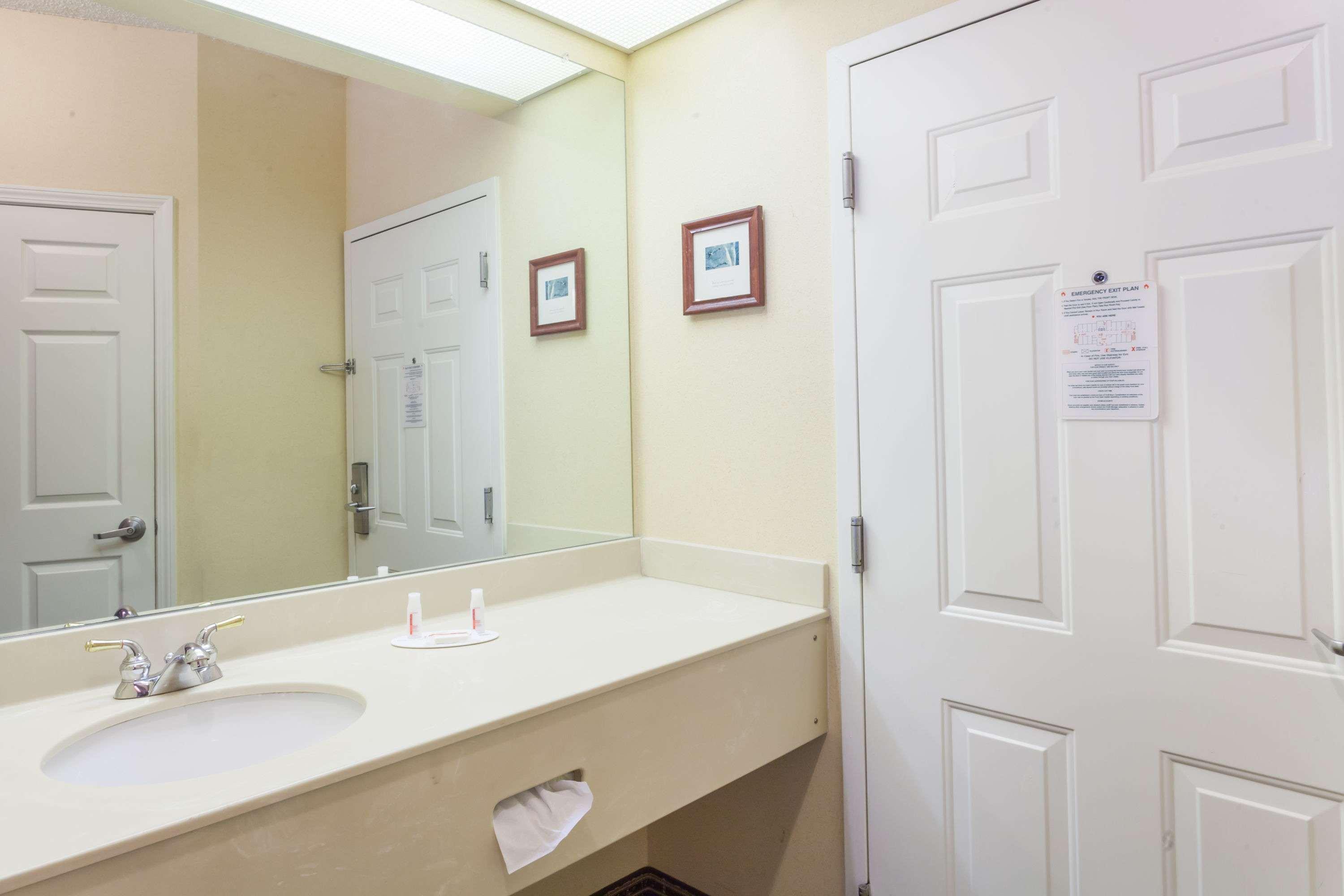 Baymont By Wyndham Columbia Maury Hotel Екстериор снимка