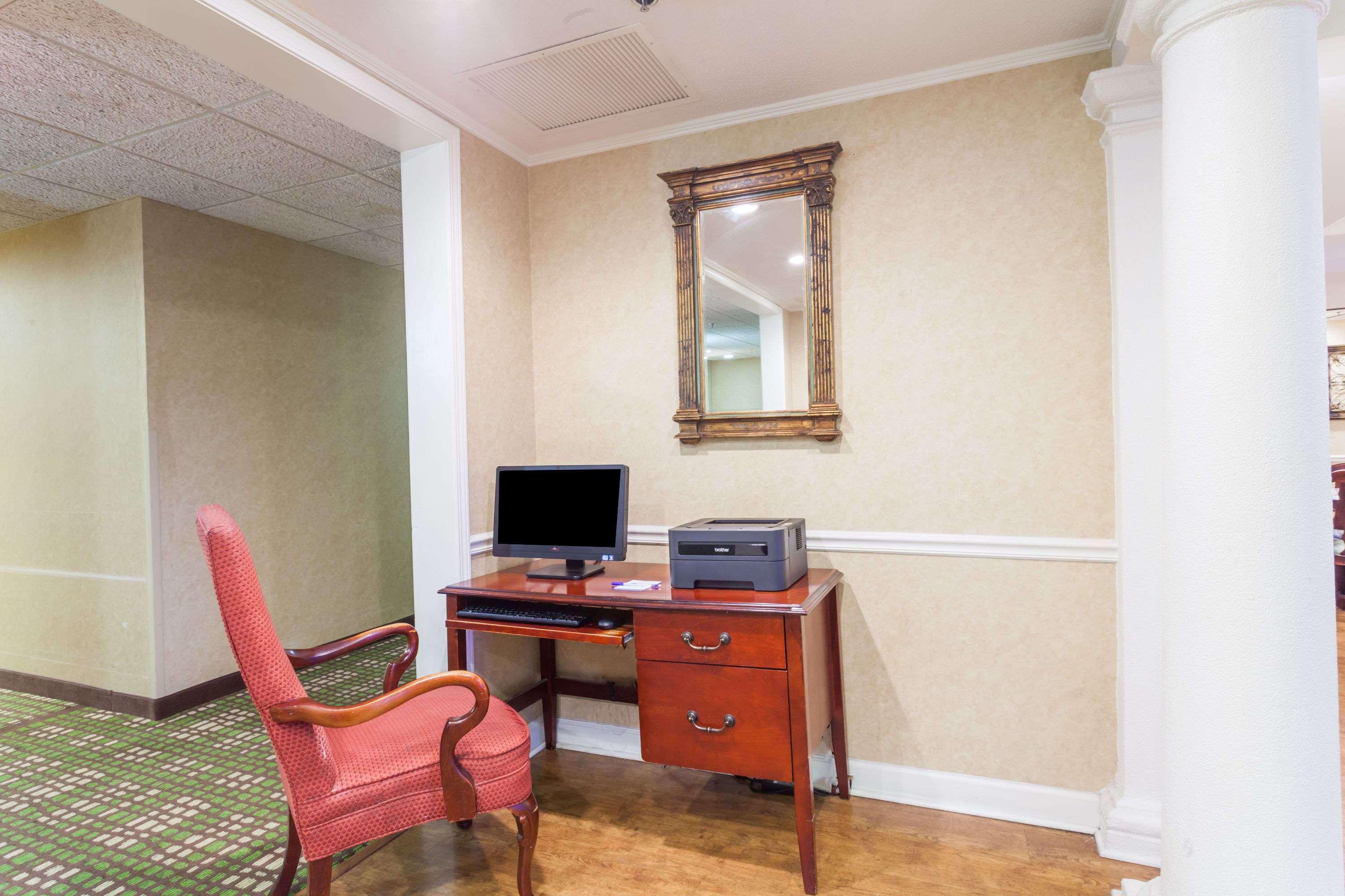 Baymont By Wyndham Columbia Maury Hotel Екстериор снимка