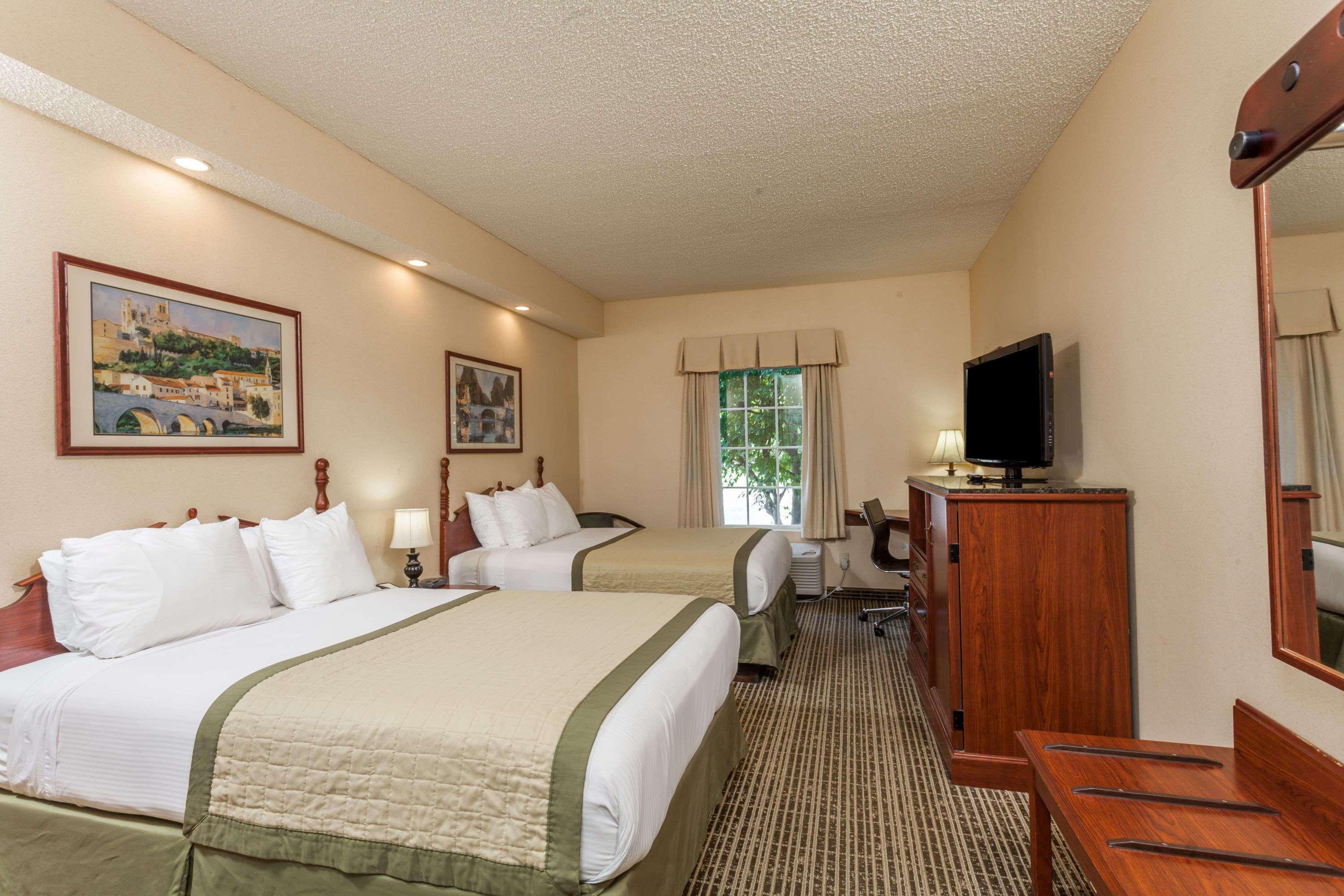 Baymont By Wyndham Columbia Maury Hotel Екстериор снимка