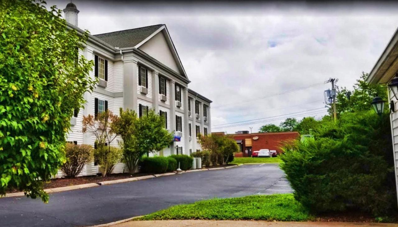 Baymont By Wyndham Columbia Maury Hotel Екстериор снимка
